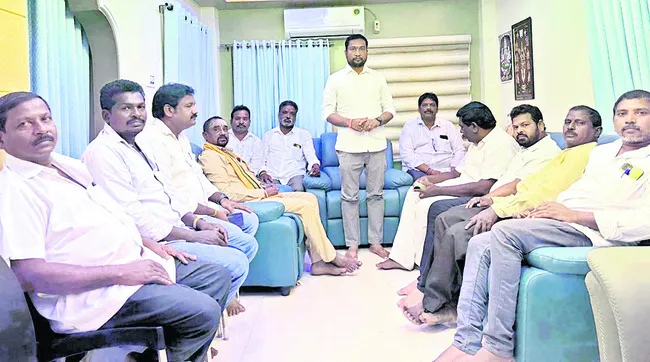 మంత్రి సుభాష్‌ నోరు అదుపులో పెట్టుకోవాలి 