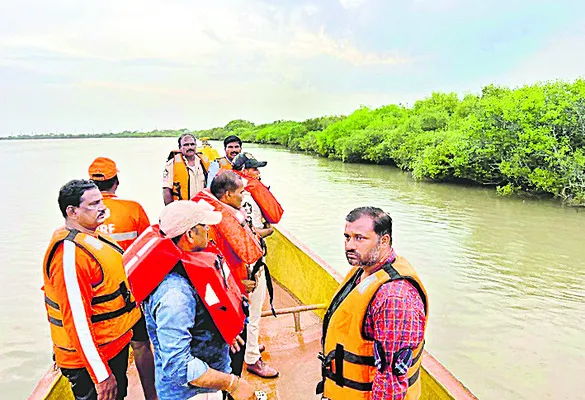 కృష్ణానదిలో యువకుడు గల్లంతు 