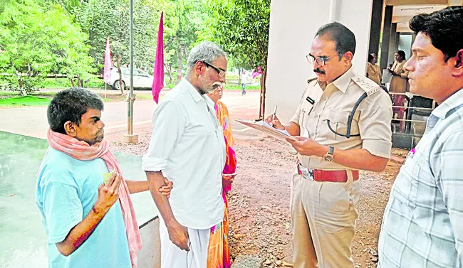 బాధితులకు అండగా ఉంటాం ! 