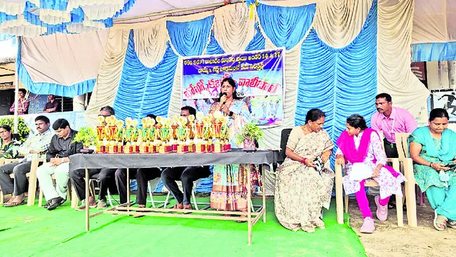క్రీడలతో ఉజ్వల భవిష్యత్‌ 