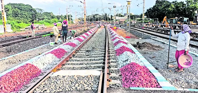నేడు రైల్వే అధికారుల పరిశీలన