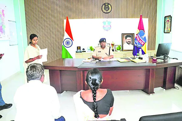 సమస్యలుంటే  నేరుగా సంప్రదించాలి 
