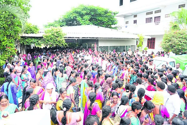 అంగన్వాడీల సమస్యలు పరిష్కరించాలి