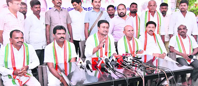 యూరియా కొరత దేశవ్యాప్తంగా ఉంది