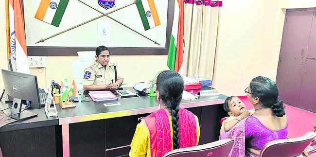 సామాన్యులకు అండగా పోలీసులు