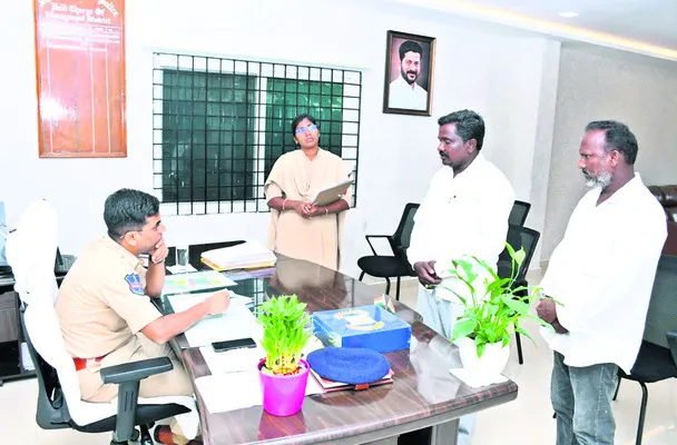 ‘ప్రజావాణి’కి 44 ఫిర్యాదులు