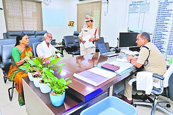 ఫిర్యాదులను సత్వరం పరిష్కరించాలి