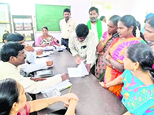డ్వాక్రా సొమ్ము రూ.58 లక్షలు స్వాహా 