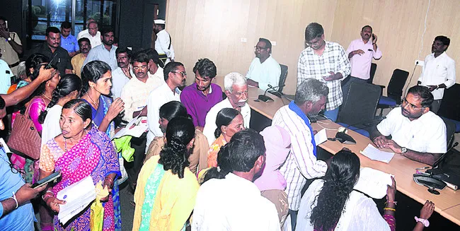 సమస్యలకు సత్వర పరిష్కారం