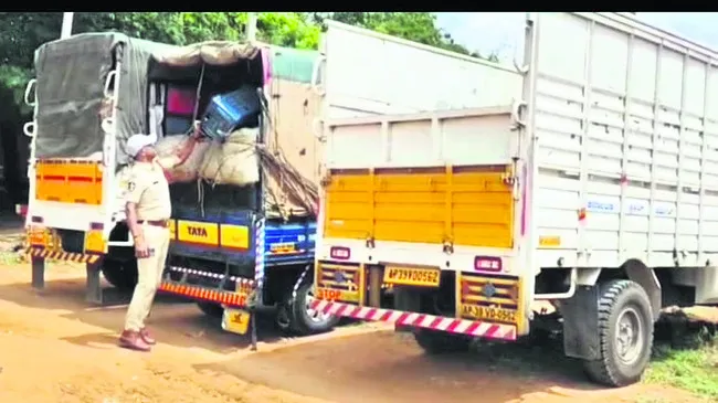 కంటైనర్‌ మాటున చీకటి దందా 