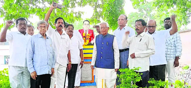 బహు భాషా కోవిదుడు రోణంకి 