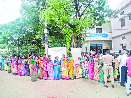 ఒక్కో రైతుకు రెండు బస్తాలు 