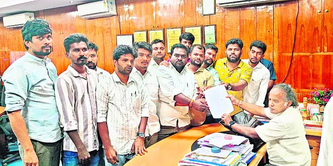 ఎస్వీయూ అధికారుల తీరుపై ఆగ్రహం
