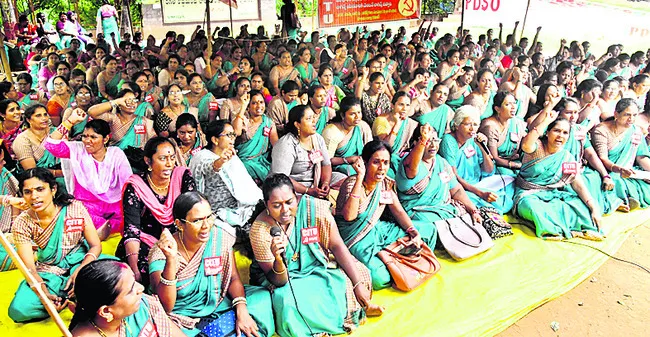 ‘మూర్తియాదవ్‌ వేధింపులపై ఆర్పీల నిరసన’