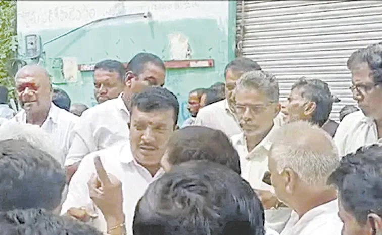 మేం చెప్పిన వారికే ఇవ్వాలి