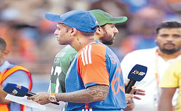 Asia Cup 2025: India vs Pakistan Asia Cup match hit by no handshake controversy