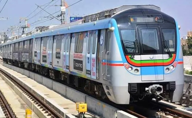 మెట్రో రైళ్లలో సెక్యూరిటీ గార్డులుగా ట్రాన్స్‌జెండర్ల నియామకం