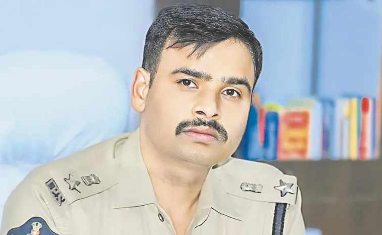 పోయింది భక్తుల ప్రాణాలే కదా..! సుబ్బారాయుడి విధేయతకు సత్కారం