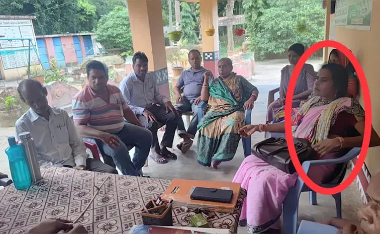 Teacher Beats 31 Students for not Touching her Feet2