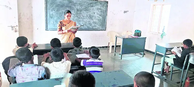 నాలుగు నెలలుగా వేతనాల్లేవ్‌..