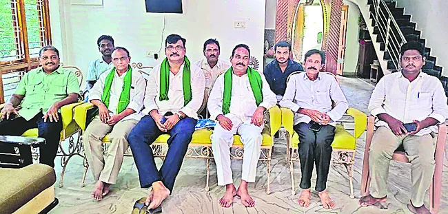దయనీయ పరిస్థితులు ఎదుర్కొంటున్న రైతులు