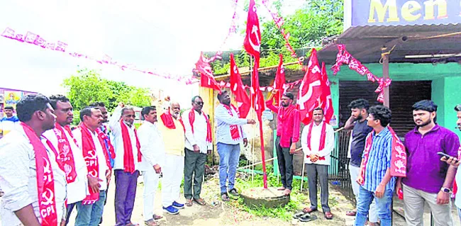‘చరిత్రను వక్రీకరిస్తున్న పాలకులు’