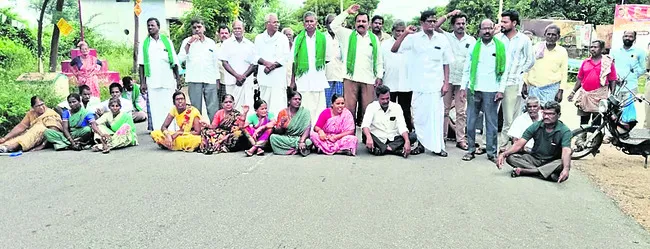 ‘రీజినల్‌’ అలైన్‌మెంట్‌ మర్చాలని రాస్తారోకో