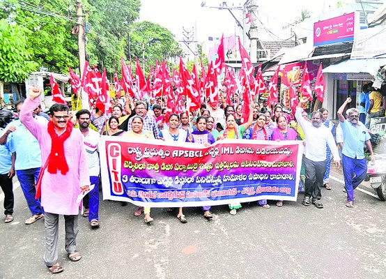 దళిత కార్మికుల పొట్ట కొట్టొద్దు