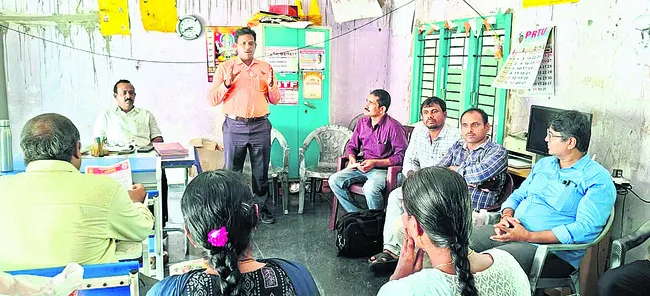 30 శాతం మధ్యంతర భృతి ప్రకటించాలి