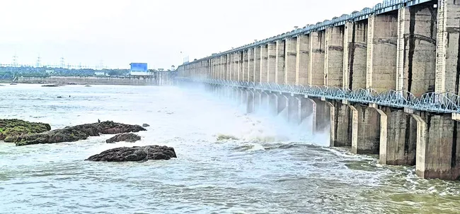 జూరాలకు కొనసాగుతున్న ఇన్ఫ్లో