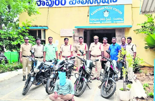 అంతర్‌ జిల్లా ద్విచక్ర వాహనాల దొంగ అరెస్ట్‌ 