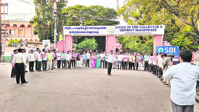 సమస్యల పరిష్కారంలో నిర్లక్ష్యం తగదు 