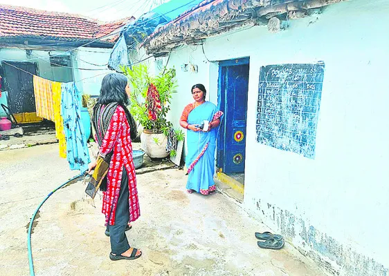 రేషన్దుకాణం తనిఖీ చేసిన సబ్ కలెక్టర్