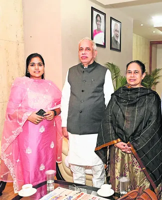 గవర్నర్ను కలిసిన అరకు ఎంపీ తనూజరాణి