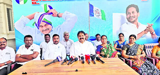 ఉద్యోగులకు ఇచ్చిన హామీలు అమలుచేయాలి