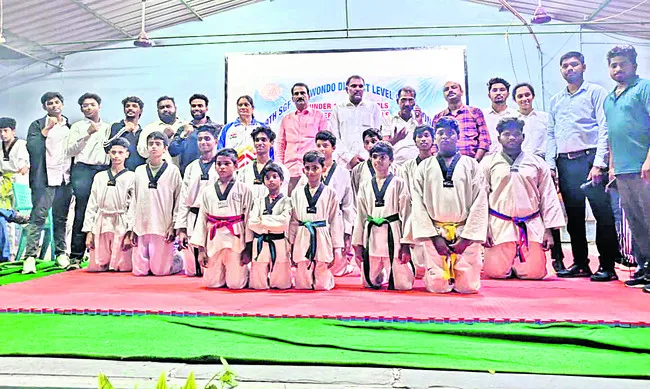 తైక్వాండో జిల్లా జట్టుకు ఎంపిక 