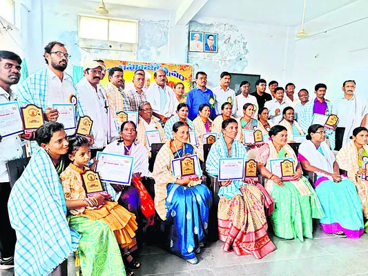 సమాజాభివృద్ధిలో ఉపాధ్యాయులదే కీలకపాత్ర