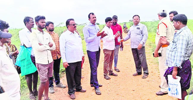అగ్రిగోల్డ్‌ భూముల సర్వే అడ్డగింత 