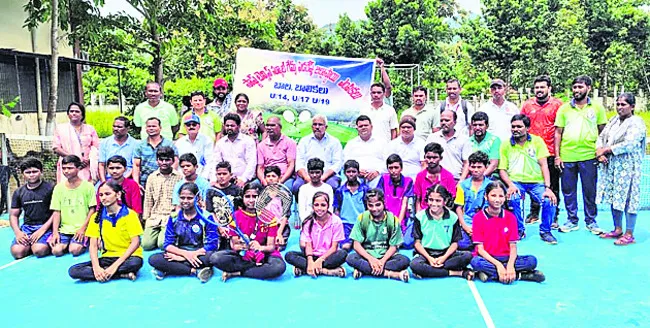ఉత్సాహంగా సాఫ్ట్‌ టెన్నిస్‌ పోటీలు 