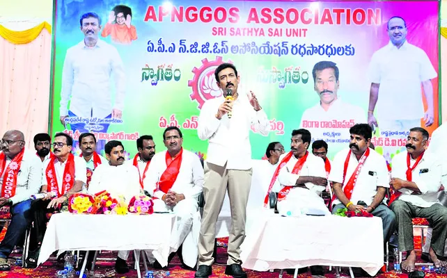 ఎంపికై న అభ్యర్థులూ తరలిరండి : డీఈఓ
