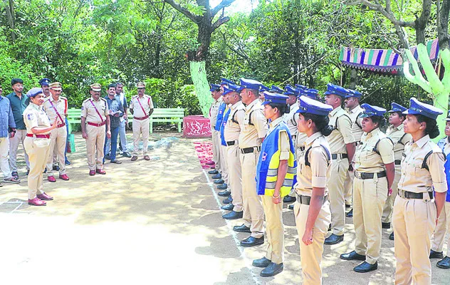 సమన్వయంతో విధులు నిర్వహించాలి 