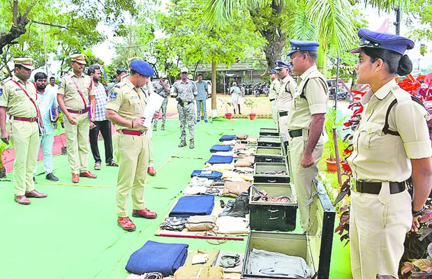 అంకితభావంతో పనిచేయాలి: ఎస్పీ