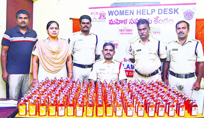 శ్రీశైలంలో పట్టుబడిన మద్యం