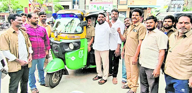 ఆటో కార్మికులతో చెలగాటం
