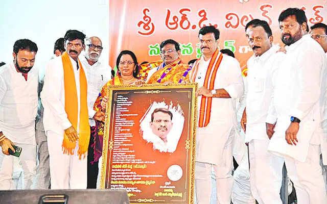 సమాజాభివృద్ధికి దోహదపడే రచనలు చేశా