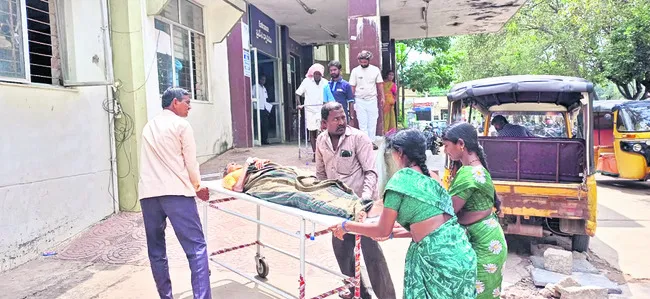 కుటుంబ సభ్యులే వైద్య సేవకులై..