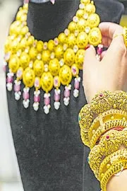 Gold price: Gold rises Rs 1800 to Rs 1. 15 lakh per 10 grams6