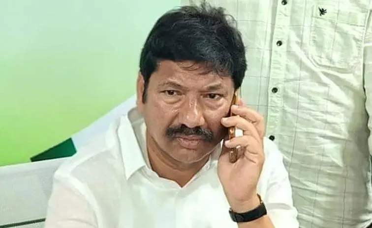 జోగి రమేష్ నివాసం వద్ద ఉద్రిక్తత!