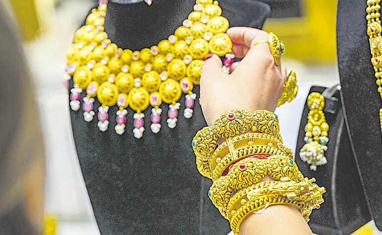 సరికొత్త శిఖరాలకు పసిడి