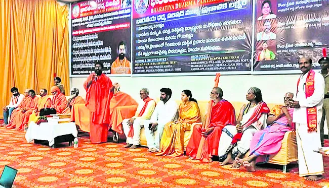 గోసంరక్షణ కేంద్రాలు ఏర్పాటు చేయాలి 